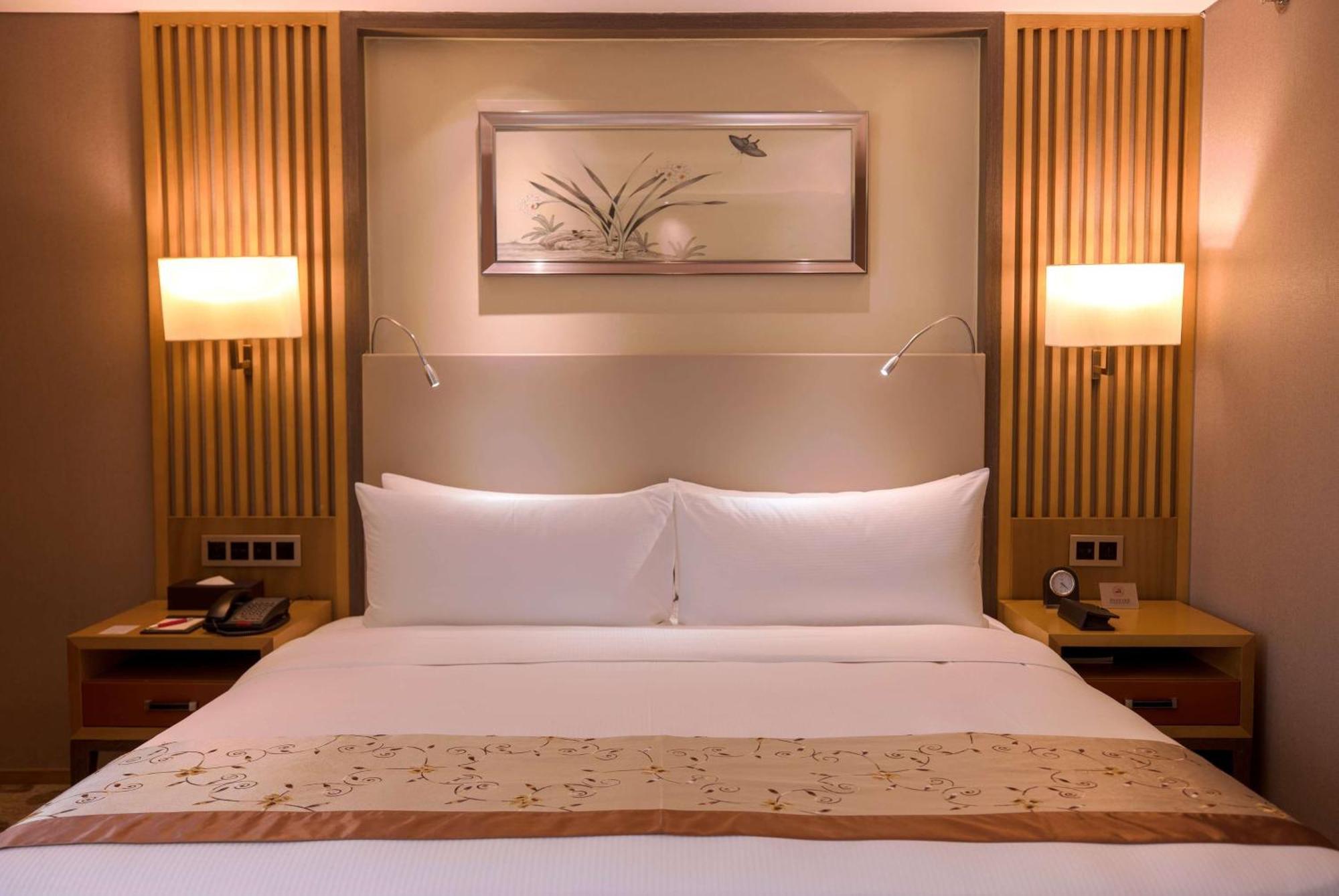 Ramada Plaza By Wyndham Fuzhou South Hotel Exterior photo