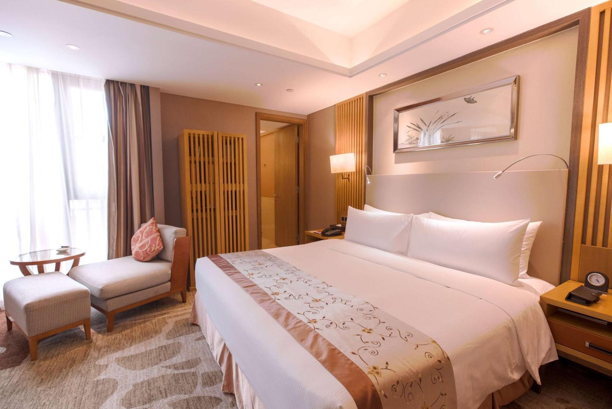 Ramada Plaza By Wyndham Fuzhou South Hotel Exterior photo